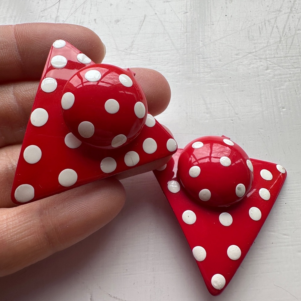 Vtg 80s 90s oversized funky Red white Polka Dot Clip-ons earrings triangle